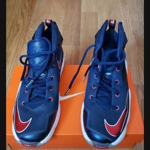 Nike  LEBRON JAMES